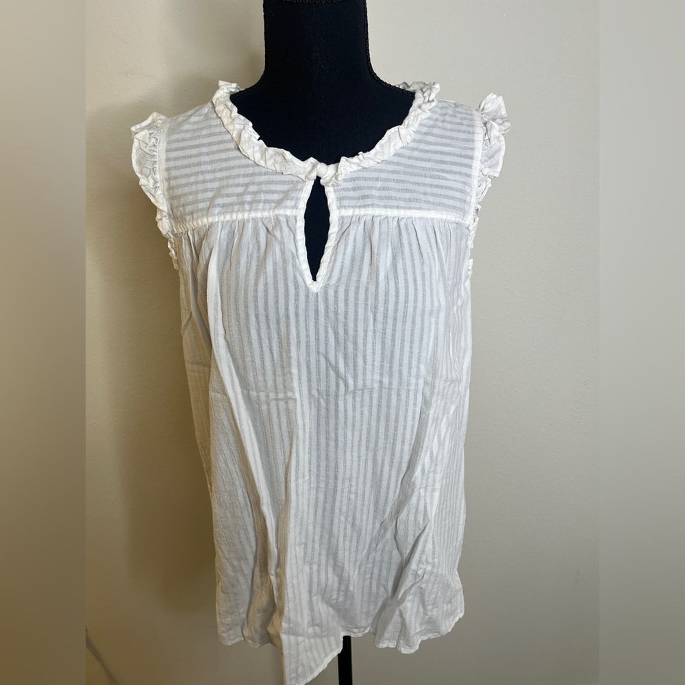 VINEYARD VINES 🌟GUC🌟 white loose fitting top with key hole button detail